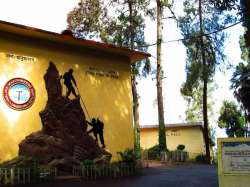 <h3>The entrance of Himalayan Mountaineering Institute (HMI)</h3>
