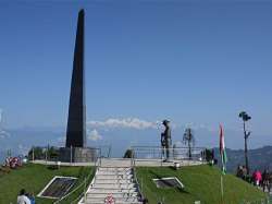<h3>Batasia Loop for toy train along with war memorial for Gorkha soldiers and an excellent viewpoint</h3>

